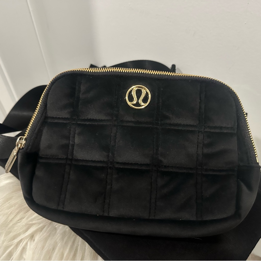 lululemon velour black belt bag